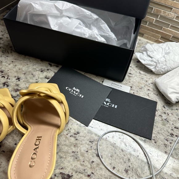 Gorgeous new in box Coach Kellie leather sandals - size 8.5 - Picture 11 of 15